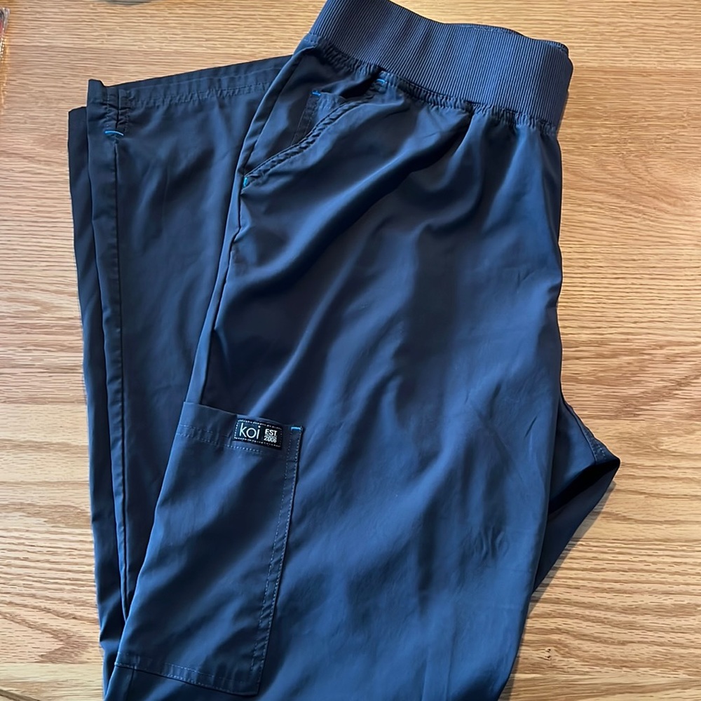 Women’s koi basics scrub pants, charcoal grey, size large, worn once